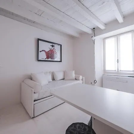 Apart-hotel Sempione11suites 4*